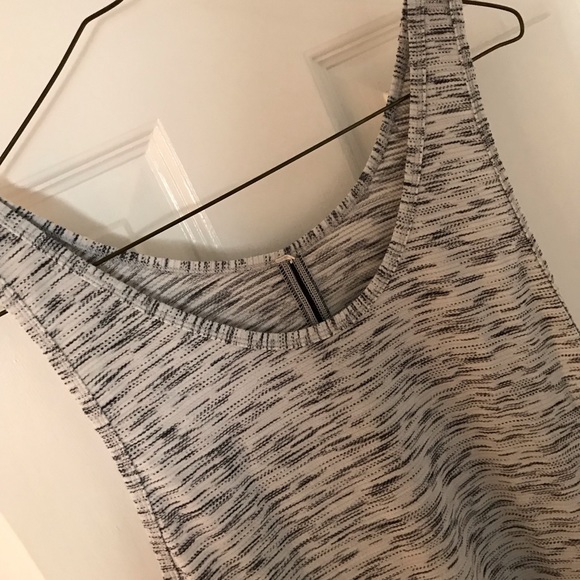 Lululemon running singlet size 8 - Picture 2 of 5